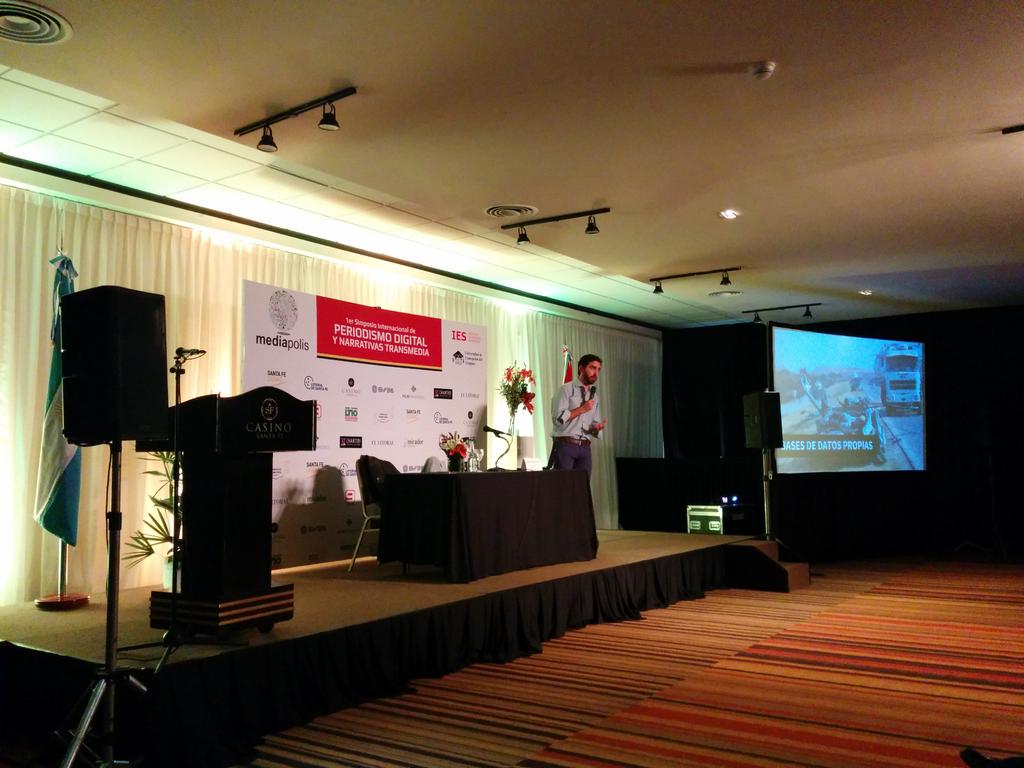 cscolari's tweet photo. Excelentes presentaciones en @mediapolis_Ar #transmedia #documedia #periodismo Ahora Juan Carlos Simo http://t.co/RouHwswYMr