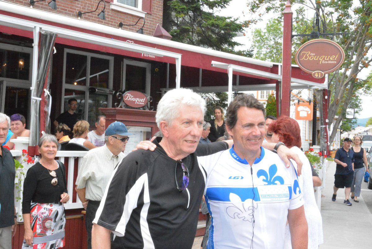 PKP_Qc's tweet photo. À Baie-Saint-Paul avec @nicolelegerPAT @GillesDuceppe #BlocQc pour rencontrer les citoyens. @partiquebecois #polqc http://t.co/UiYjej6eh1
