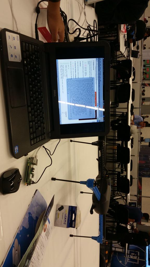 MarcoPetricholi's tweet photo. Mi mejor momento en #CPMX6 fue intentar programar un dron, quiero regresar a #CPMX7!! http://t.co/d0TWgMZ6Gi