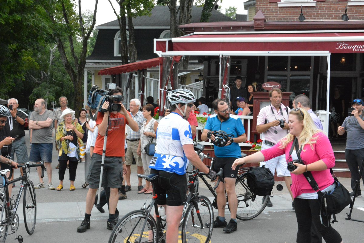 PKP_Qc's tweet photo. À Baie-Saint-Paul avec @nicolelegerPAT @GillesDuceppe #BlocQc pour rencontrer les citoyens. @partiquebecois #polqc http://t.co/UiYjej6eh1