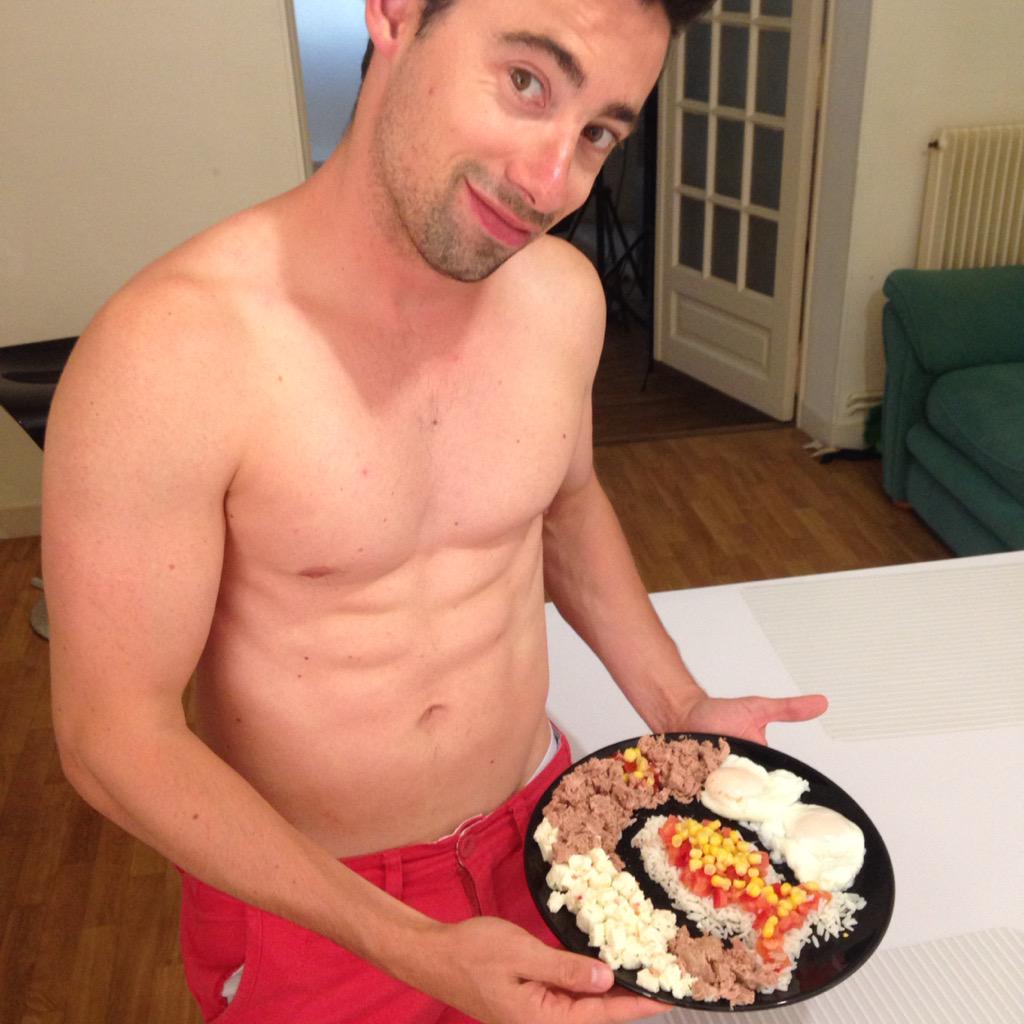 GayReview's tweet photo. #goldGayClub @EmanuelTripleX @MaxPertuchi  "@arthusandnico: Bon appetit http://t.co/V7MMuXH5aR"
