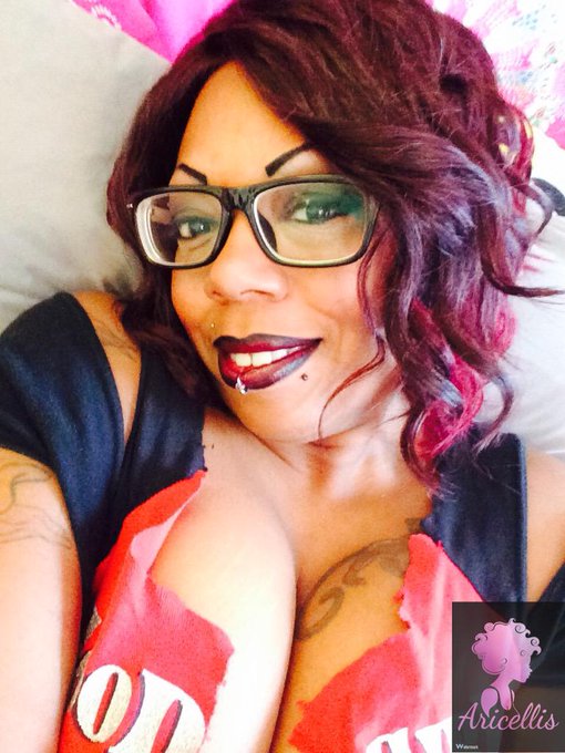Happy afternoon I'm finally live http://t.co/NtY2m0zgNn