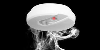 FIRESolutionsD's tweet photo. Un pequeño incidente detectado a tiempo puede evitar un siniestro mayor. Un DETECTOR DE HUMO puede ayudarte. http://t.co/ytpMjR7V6S