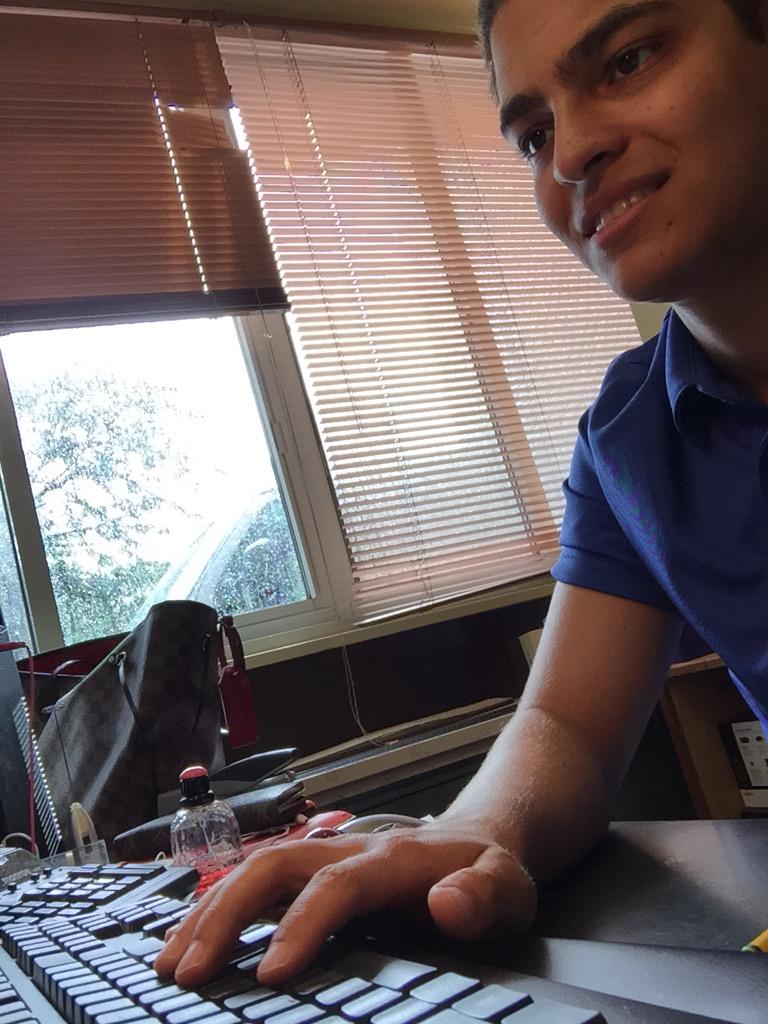 formerlynoly's tweet photo. on my work grind 🔥😈😤 #KnowledgeMovement #Knowledge http://t.co/7sVRWyCvm4
