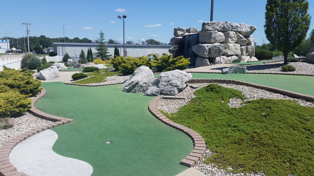 cavbowling's tweet photo. $4.00 golf all day!! #ccp2015 http://t.co/1eWLy8xvz3