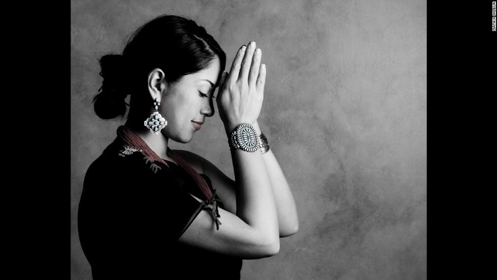 TrueSiouxHope's tweet image. #Project562, shining the light on the true identity of #NativeAmericans with beautiful images cnn.it/1h8boH4