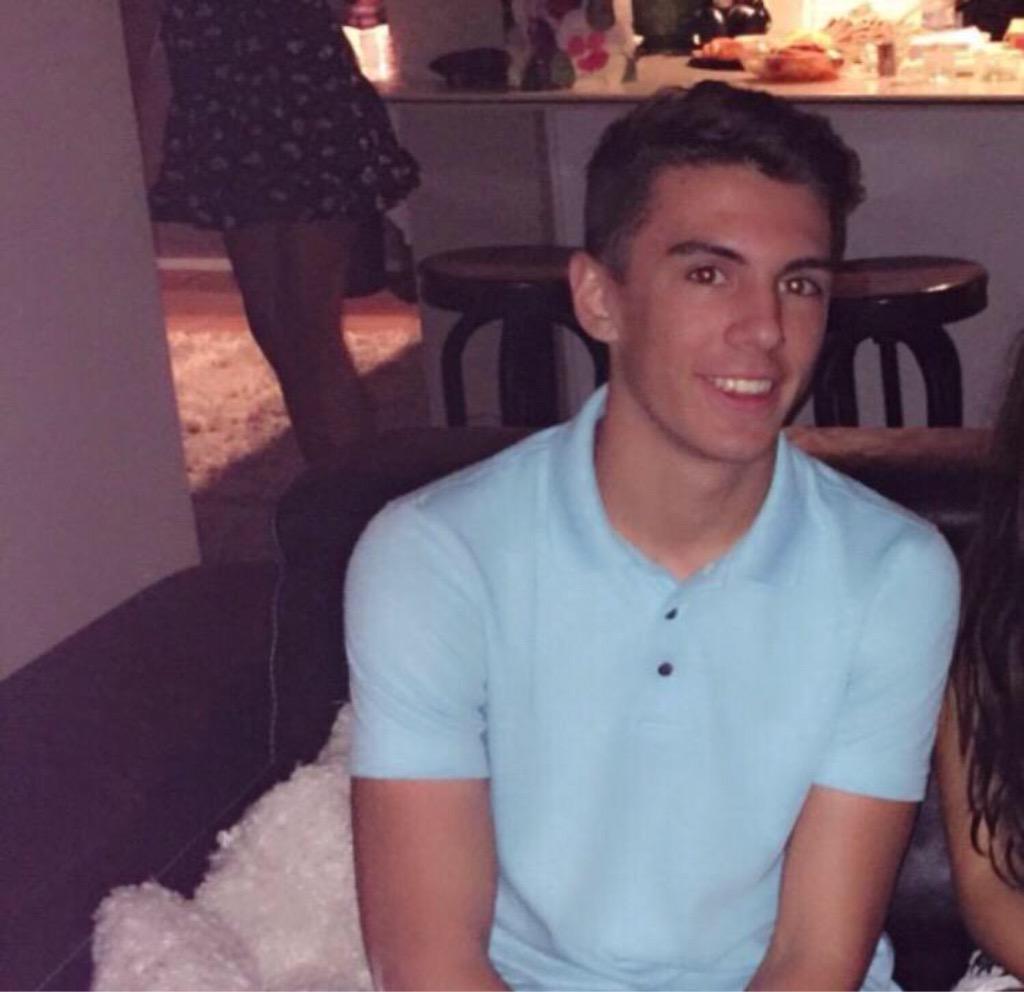 az_crushes's tweet photo. @jade_poblano thinks @Zanderxy is a hottie😍💋💘 http://t.co/BymA3KjQXc