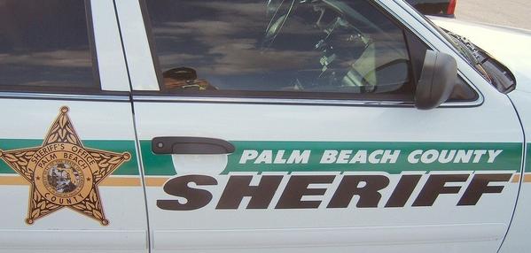 SunSentinel's tweet photo. #PBCSO deputy shoots Lake Worth man after being pushed back to his vehicle http://t.co/8gwc70nnDn http://t.co/WCoNX8xJ4R