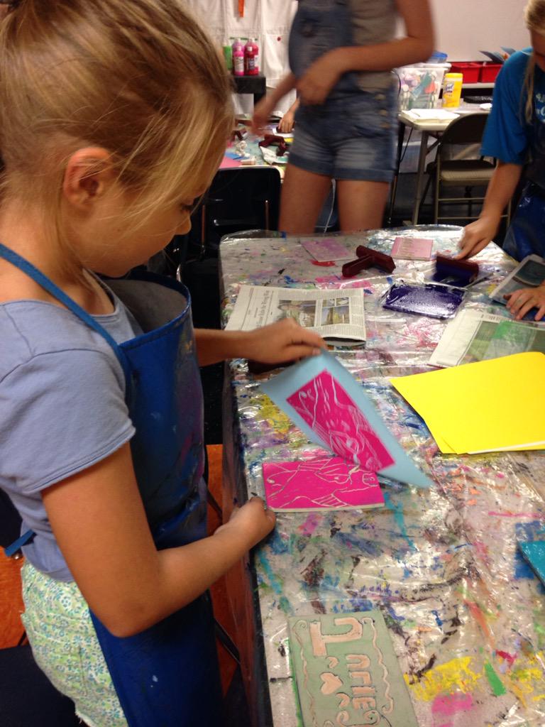 KlmausMaus's tweet photo. Block printing...and yes elementary kids did these! #elementaryartcamp #amazingkids @LCABULLDOGS http://t.co/Qw5mitAiNy