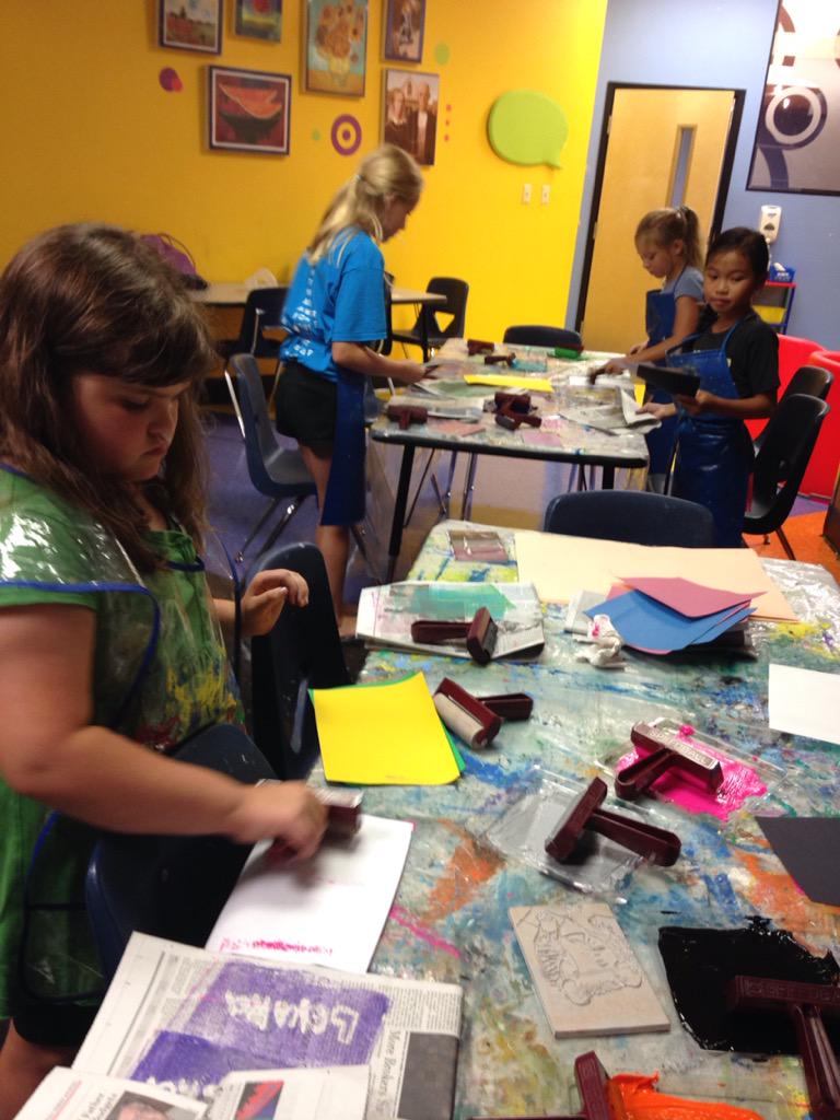 KlmausMaus's tweet photo. More block printing!!! #elementaryartcamp #amazingkids #lovemyjob @LCABULLDOGS http://t.co/bEvRiKYwHr