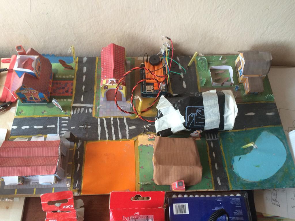 1989Edynunez's tweet photo. Taller de #TecnologiasCreativas junto a los facilitadores en Gualaceo provincia del Azuay  @fundaciontef_ec http://t.co/DkxM5cb5bL
