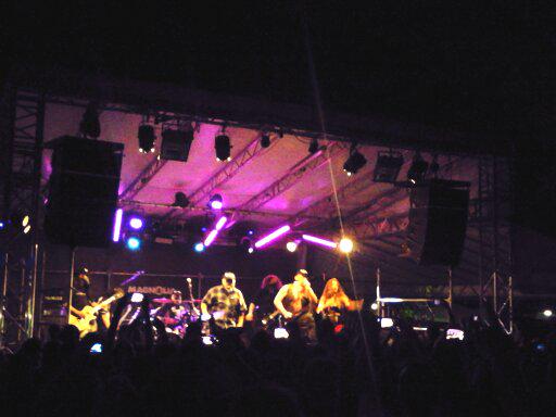 Più che un concerto questo era un karaoke col pogo. Con pogo e machetes.
#Brujeria <a href="/SoloMacello/">SoloMacello</a>