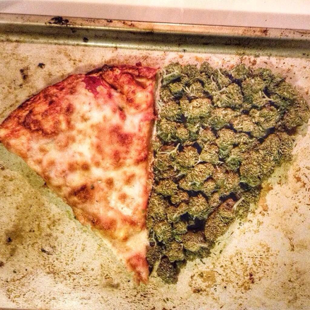 OurStonerNation's tweet image. RT for Pizza. FAV for Weed.