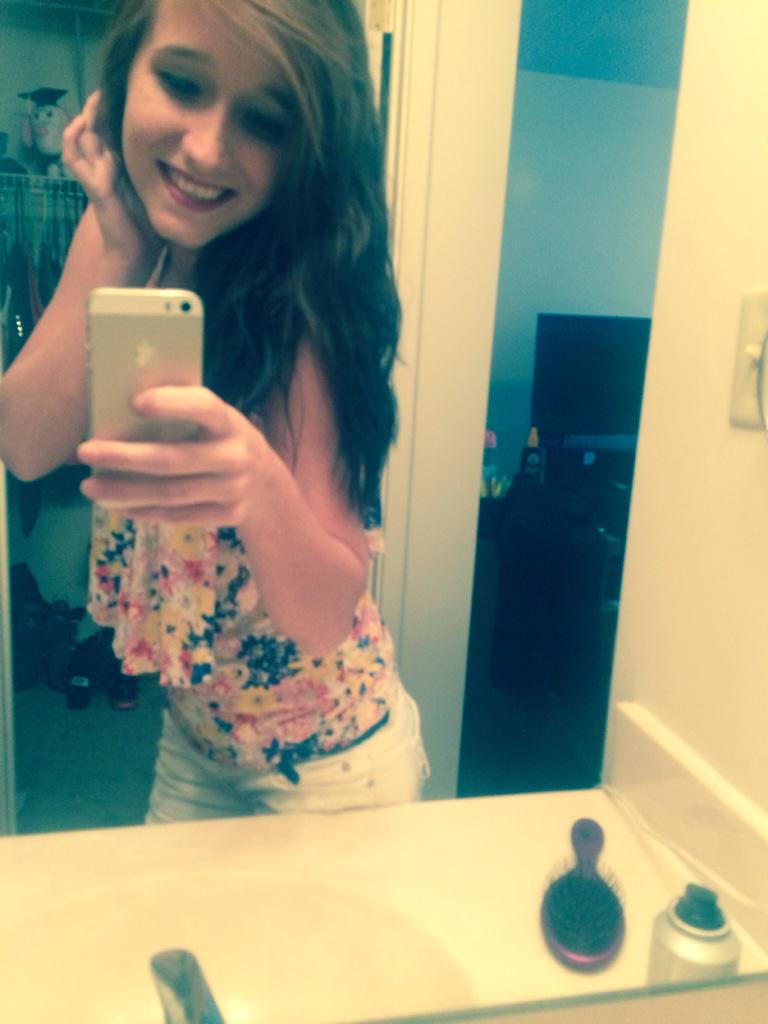 __SexiiLexi's tweet photo. It's been awhile. 💁 http://t.co/e62E7Cb7KV