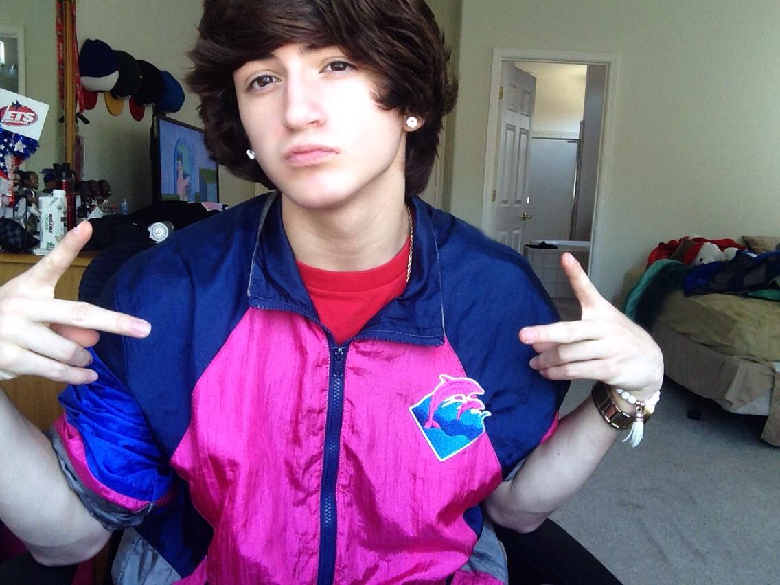 BoysOfSummer's tweet photo. NOW! @BoysOfSummr w/ @AndrewFontenott @diegosaurs_ @omgg_alan @igabrielmathis @ITristonTyler http://t.co/oQe5MhqNKq http://t.co/KDMPETm2K5