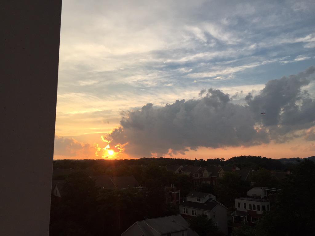 matthewhagopian's tweet photo. Great sunset from the #dc LiveSafe office #sunonfire http://t.co/lrtQ84QWMH