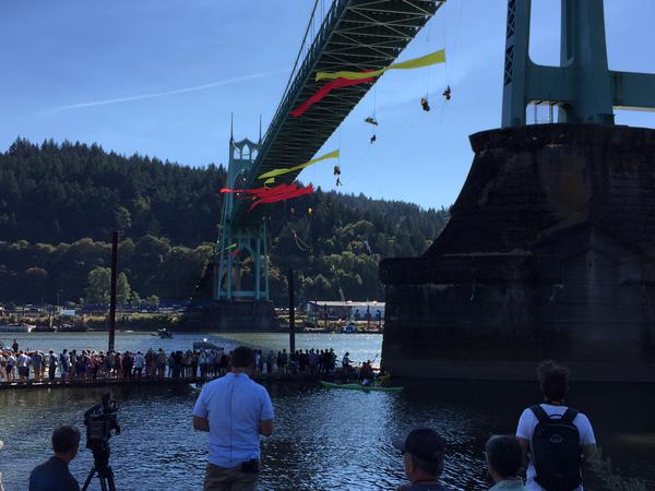 collinrees's tweet image. Crowd is bigger than ever as work day ends &amp;amp; people bring families out to see amazing #ShellNo action. #PDXvsShell