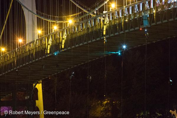 GreenpeaceBR's tweet image. URGENTE! 10 ativistas do Greenpeace ainda resistem em Portland: bit.ly/1MAtVsg #ShellNo #PeopleVsShell