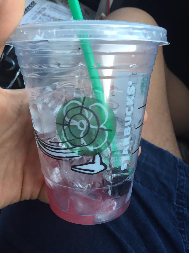 eliorojas's tweet photo. I just had this flavorless "berry berry whatever " because @Starbucks discontinued #valenciaorange 😡😡😡 http://t.co/qk1JJhZWro