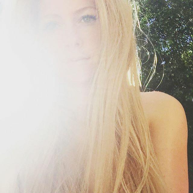 Nuevas fotos de Avril en Instagram CLM9hHtVEAA4Fov