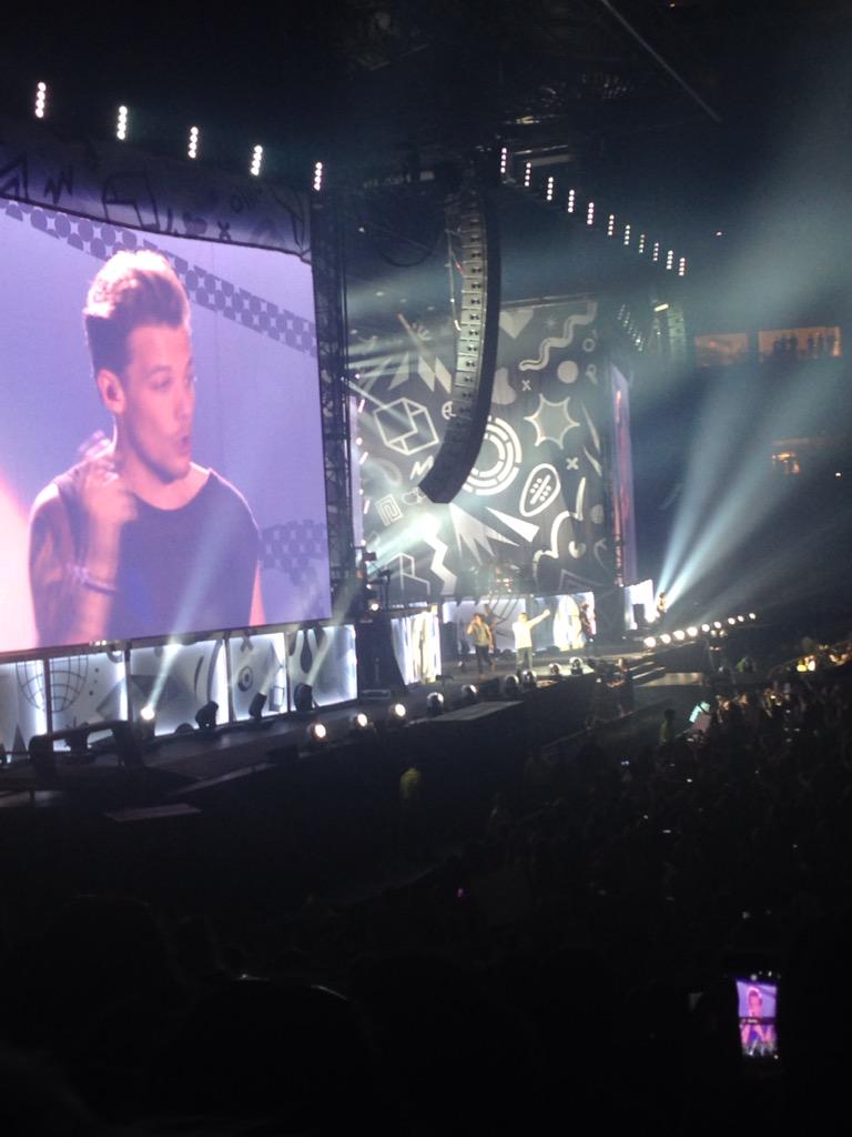 AlexSierraMafia's tweet photo. otra kc was the best fucking concert ive ever been to, pcd his hit me like a truck 😭💕 http://t.co/M7J4tYWM7o