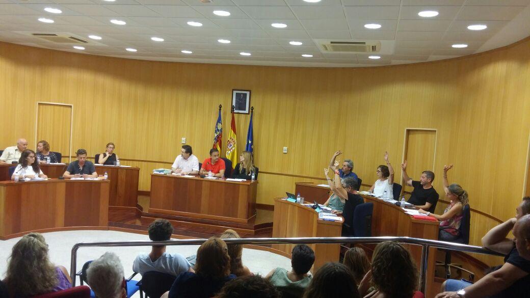 juanma_ramon's tweet photo. Guanyem @plataformasab @compromis @SocialistesVal aproben moció contra #PuertoMediterraneo @ramonorozco67 GRANS! http://t.co/5mlTcbuUNS