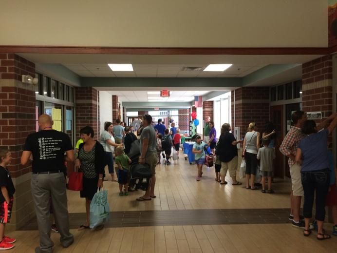TESPrincipal's tweet photo. Ice Cream Social ramping up! #pre2015 #excitedforschooltostart http://t.co/5LlAtZCRdB