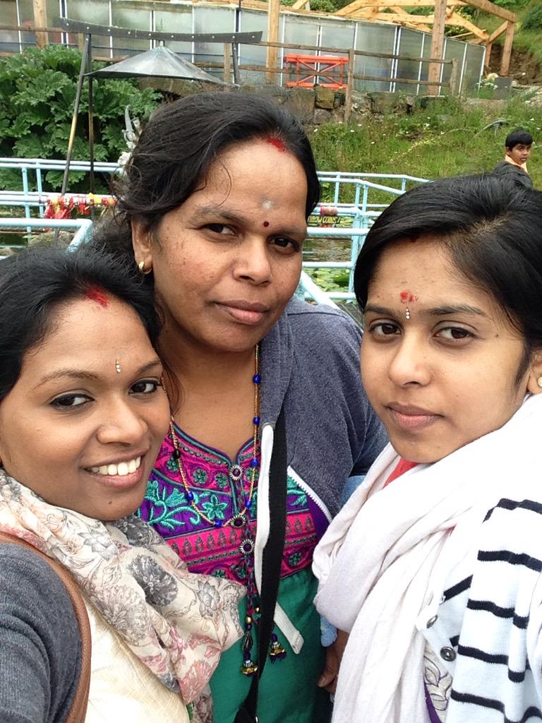 PeraPagee's tweet image. Mummy, sis and I