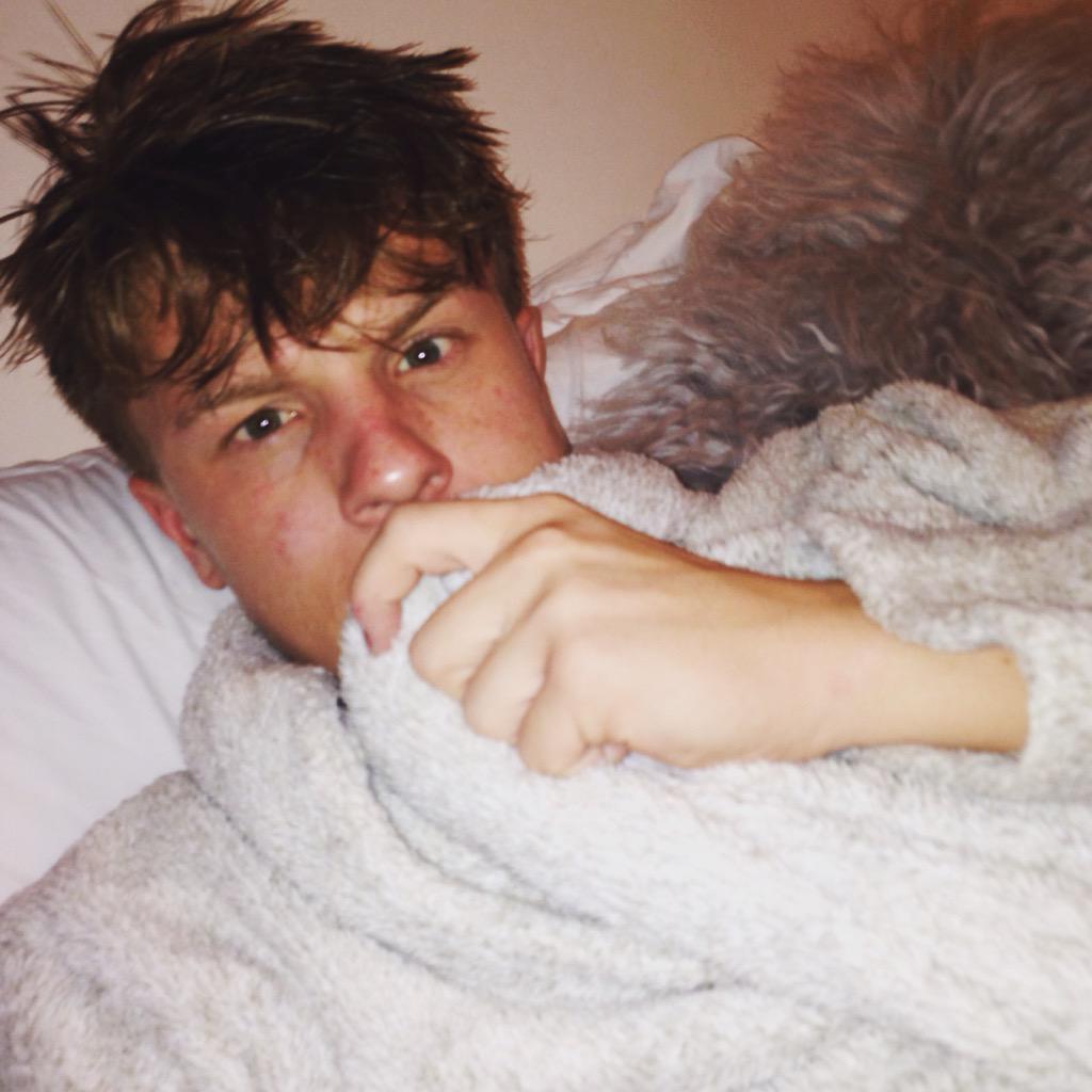 NathanGrisdale's tweet photo. All snug 🙊 http://t.co/pjSw6oEDUT