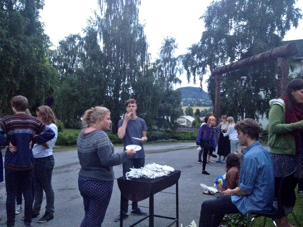 same_network's tweet photo. Freetime @ #SAMESC15! #Barbecue #Supper #Mountainview http://t.co/JMg06aJYnJ