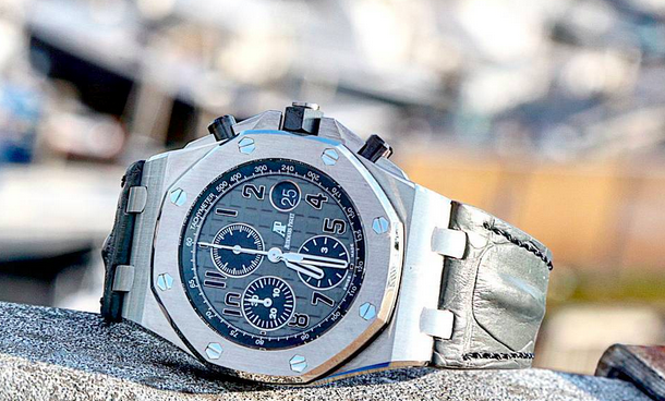 elevenjames's tweet photo. #WatchOTD @AudemarsPiguet Royal Oak Offshore Elephant http://t.co/5VzptMEdDR #luxury #watches http://t.co/cF1fbGmBS5