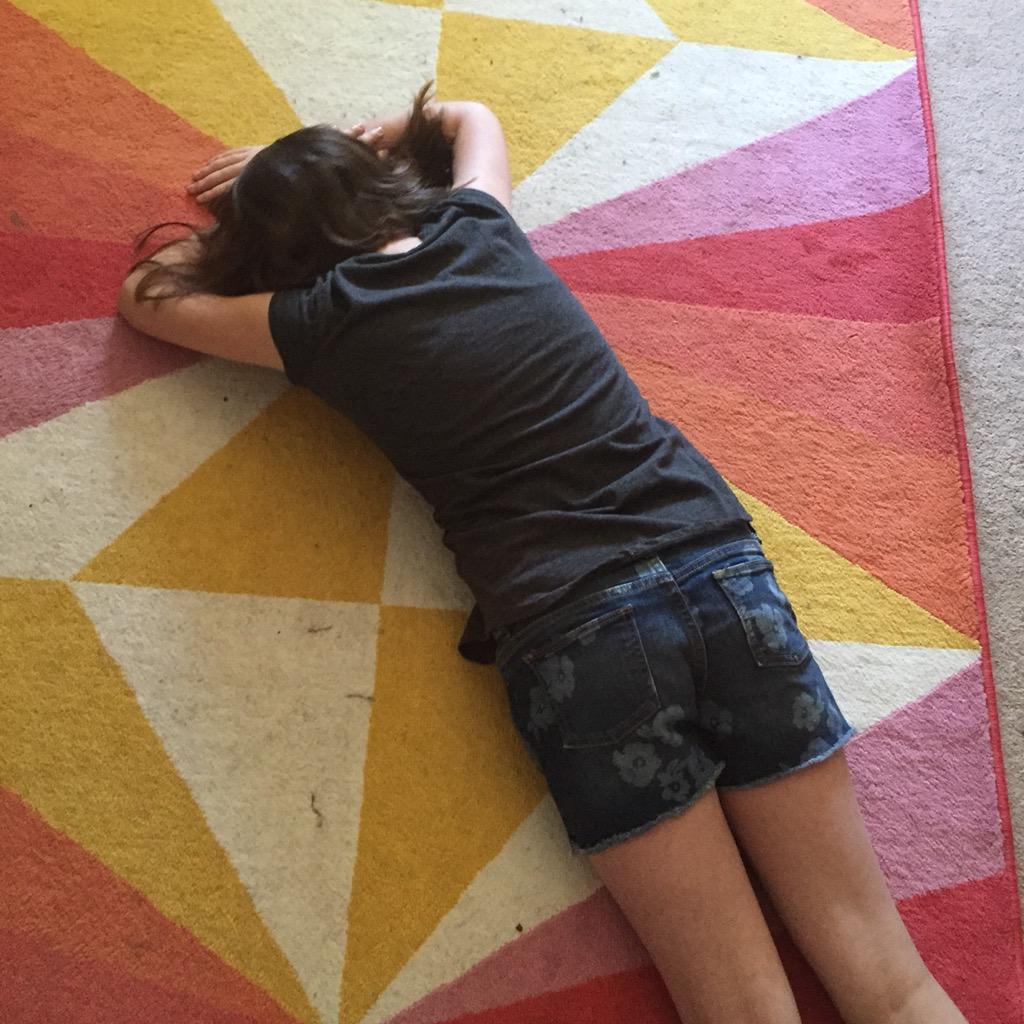 Serrae's tweet image. Em's reaction to Jules finding out and this very sad scene. #Psych #NotDramatic