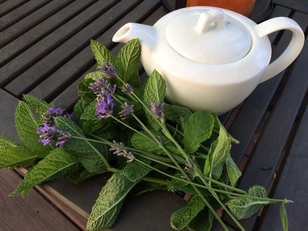 If you can grow it, you can steep it! #tea #howto #garden bit.ly/1JyRHDa