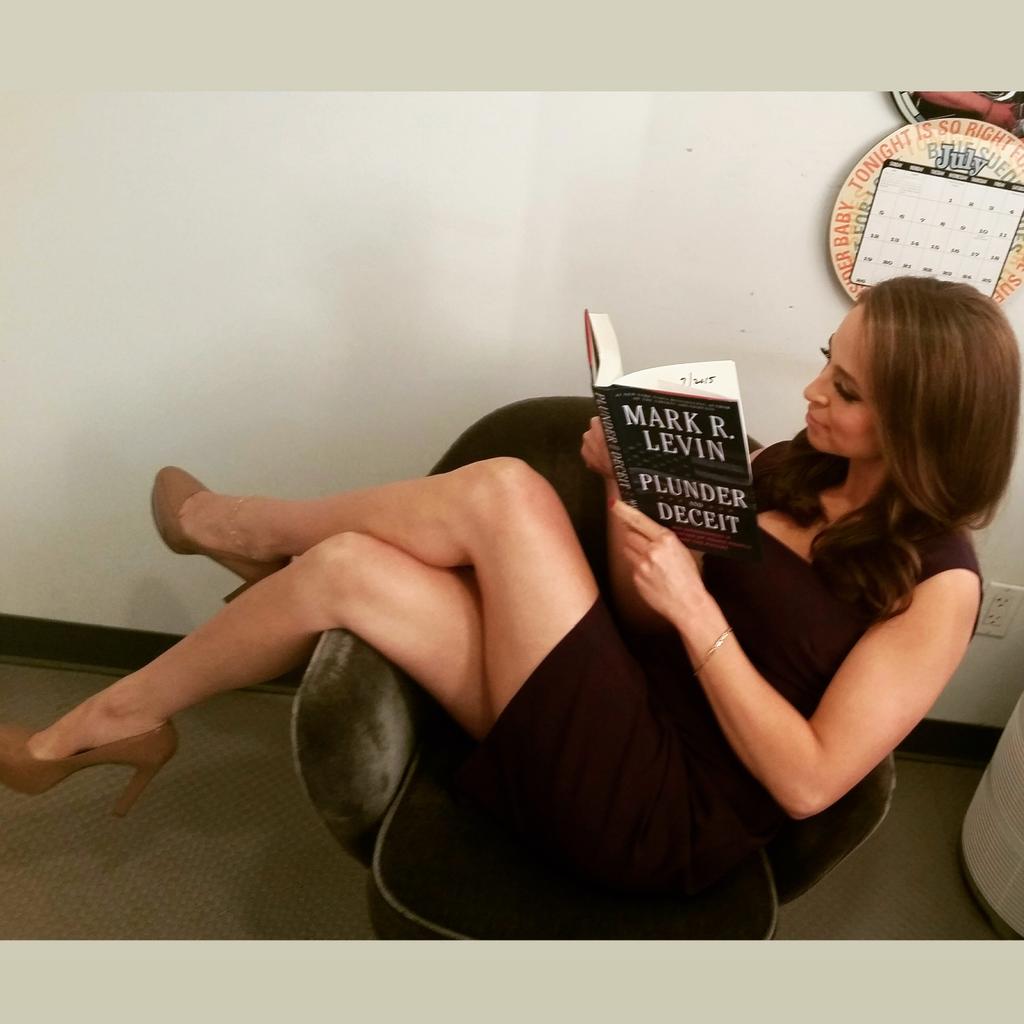 Slideshow jedediah bila bikini.