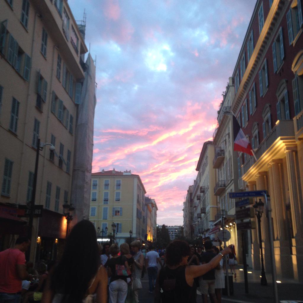 OliveDeiDo's tweet photo. 🇫🇷🍷🍉🌻 http://t.co/G3RzXkUOVw