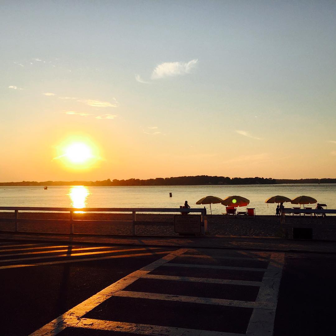 VigossUSA's tweet photo. Summer sunsets are the best sunsets. Thankful it's almost the weekend! #happythursday #sunsets #vigoss #vigosstravel http://t.co/ZNjLkHQ96b