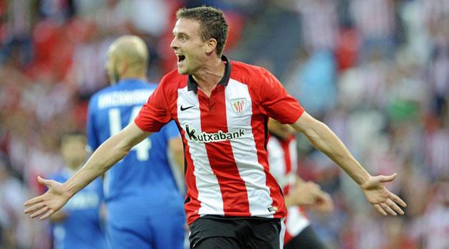 marca's tweet photo. Eraso se destapa en su debut. Crónica del Athletic 2-0 Baku de @Cristiansons http://t.co/mQ7Fwnr0Fc http://t.co/dVJYJCxXZ7