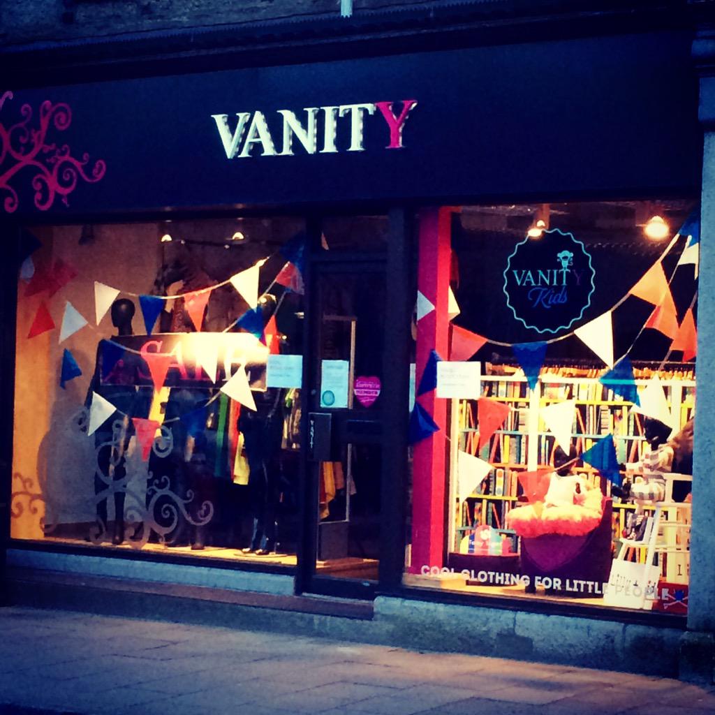 VanityInverurie's tweet photo. I thought we should go out in style for our last window display. Every1 knows how much I love bunting ☺️😉😂 http://t.co/HF9CGofkZE