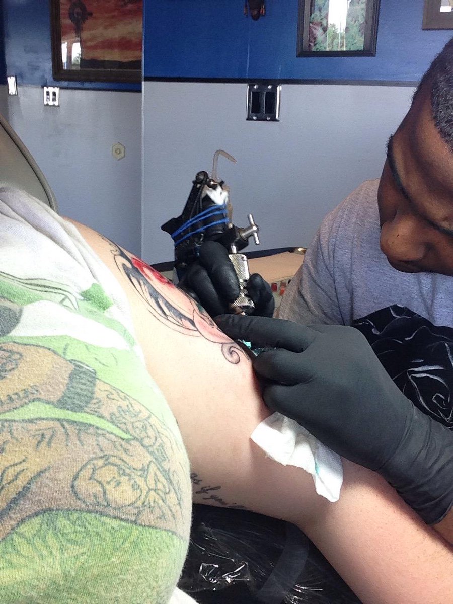 IRunWithCats's tweet photo. Newest project 💉 http://t.co/Xkr1UQlCsA