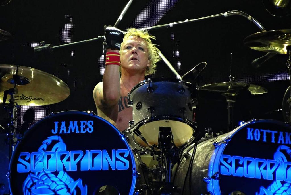 KerryT69's tweet photo. @JKottak ☆☆Pics we took of you @RamblinManFair You are an awesome showman and mesmerised everytime we see you play♡☆☆ http://t.co/nW7jnf8uR2