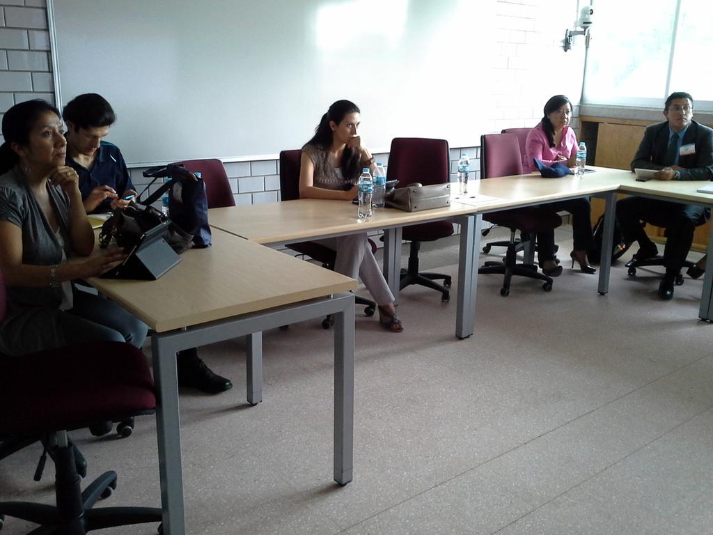 diteunam's tweet photo. Nos llevamos gratas experiencias con los profesores.
Todos aprendemos de todos.
#educatic2015 http://t.co/0ck5SNRPhO