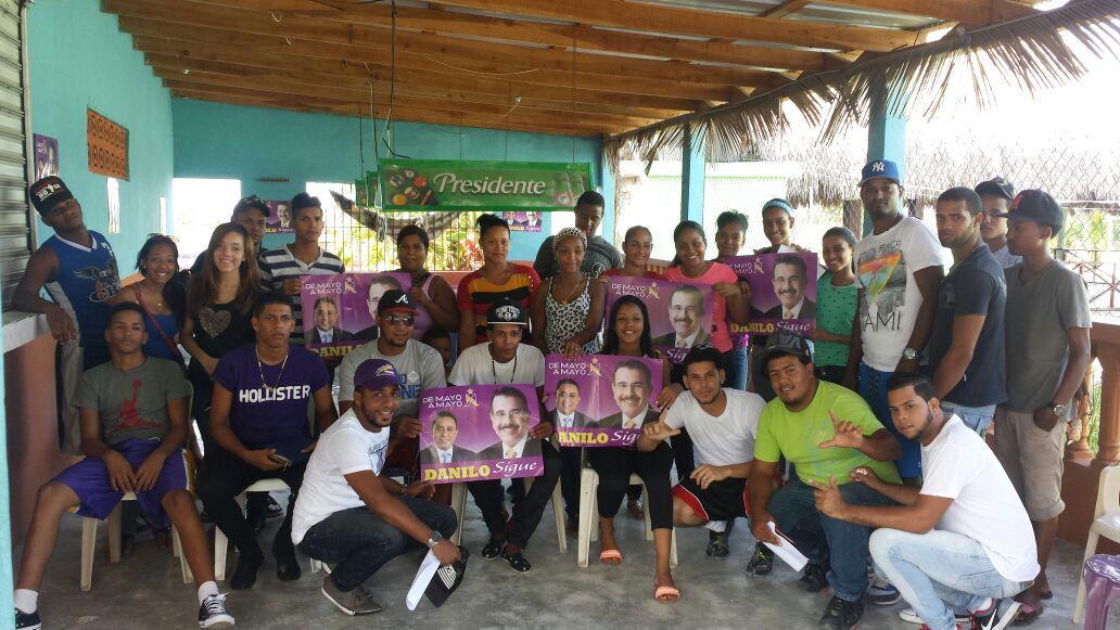 juventudfull1's tweet photo. Directiva del movimiento mayo a mayo Manzanillo con @Mayobanexe. 4mas #PRESIDENTE http://t.co/JMhanOhUGc