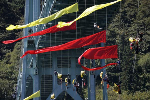 powershiftnet's tweet image. Livestream of #PDXvsShell action via @KATUNews: watch brave #ShellNo activists #FloodTheSystem katu.com/news/live