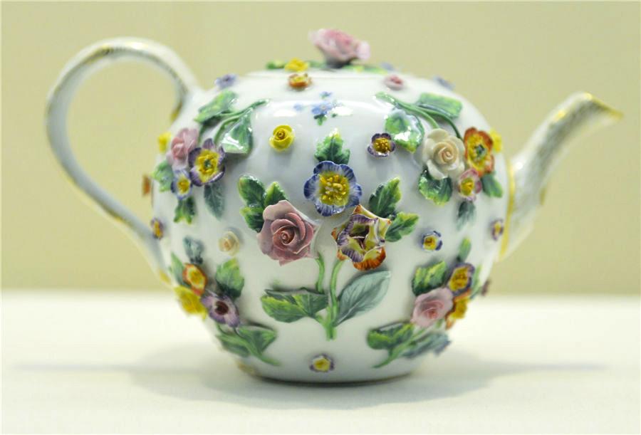 ChinaLive_NA's tweet photo. Ancient exported porcelain shines in Zhejiang museum http://t.co/PETH7Ixhsf