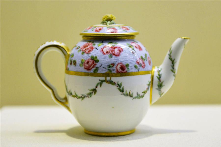 ChinaLive_NA's tweet photo. Ancient exported porcelain shines in Zhejiang museum http://t.co/PETH7Ixhsf