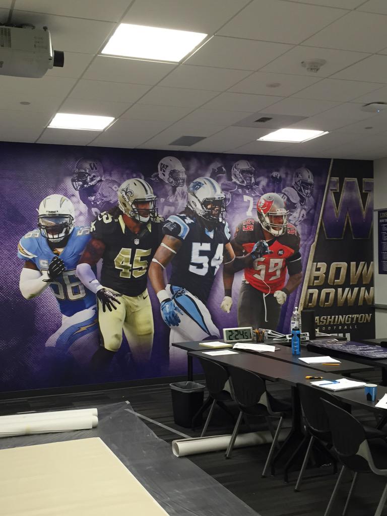 New meeting room for the LBs!#NFLDawgs @ShaqThompson_7 @DAButler56 @Mason_Foster @paiea8ball #LBP