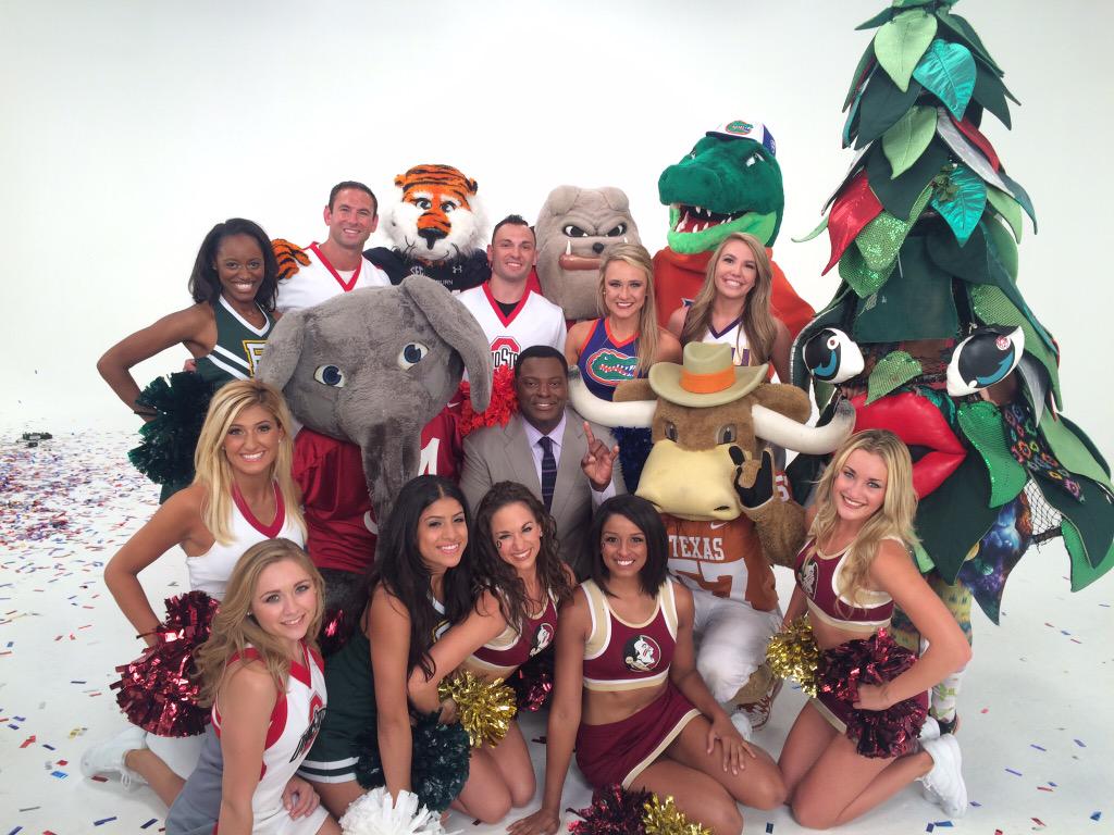 GothamCityCheer's tweet photo. Thank you @CBSSports &amp; @JonesN4mo for a great time on set today!! It was truly a pleasure! #CountdownToFootball http://t.co/DFgZv23qRv