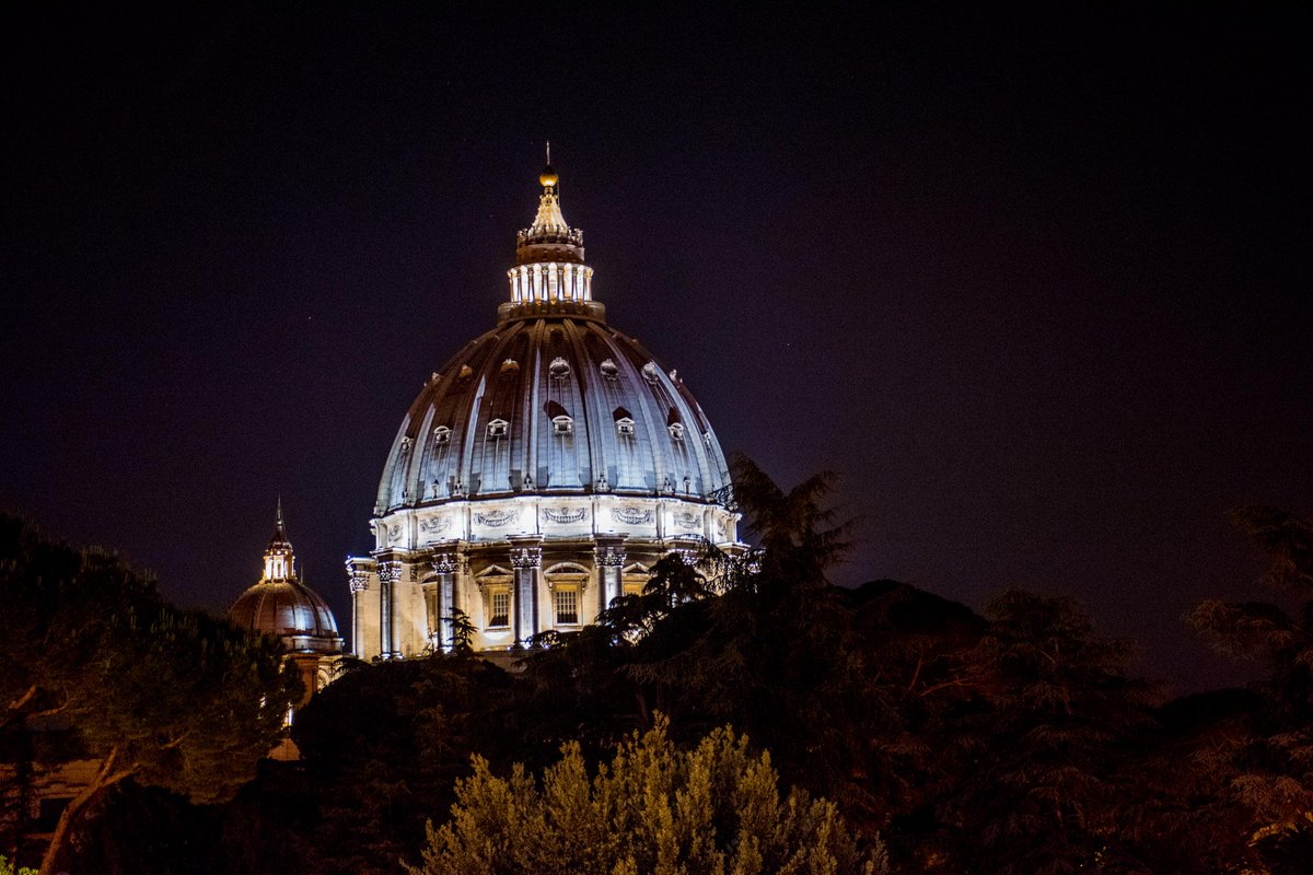 nodestinations's tweet photo. Goodnight from the #Vatican! #museivaticani #museum #Rome @city_wonders #CWTour #travel http://t.co/D9nRq4GH09 http://t.co/5JXg6bti4E