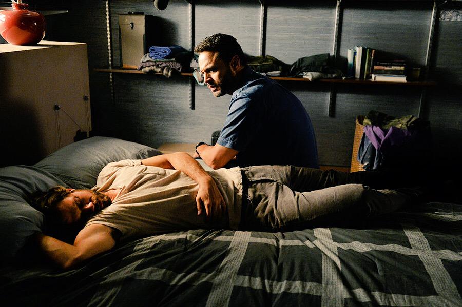 GracelandTVUK's tweet photo. Intervention?! MikeWarren #PaulBriggs #CharlieDeMarco
#GracelandTV 3.08 @DanielGRACELAND #VanessaFerlito #AaronTveit http://t.co/hWNPlFVgnr