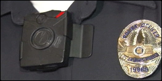 CNNChile's tweet photo. Nueva polémica contra policía de EE.UU. por muerte de ciudadano afroamericano http://t.co/0cB3eTSjxi #CNNChile http://t.co/WINdjsSxub